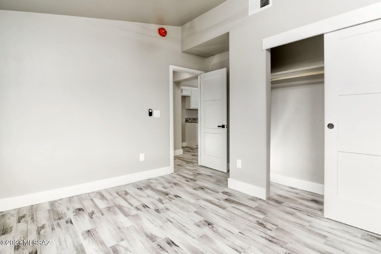 Building Photo - 892 E Glenn St