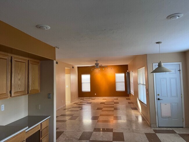 Building Photo - 4746 W Carla Vista Dr