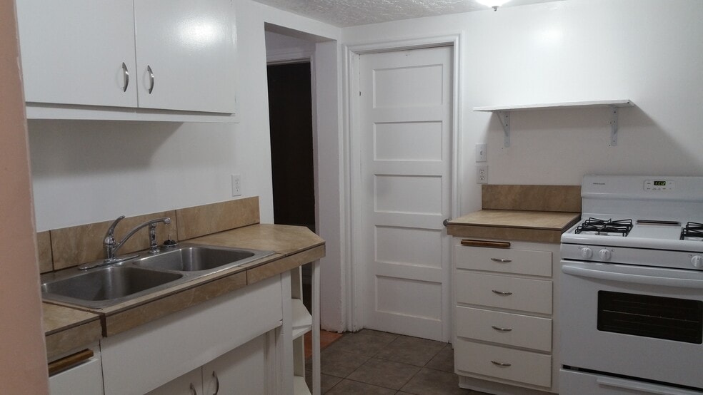 Kitchen north side - 992 S 500 W, Downstairs B