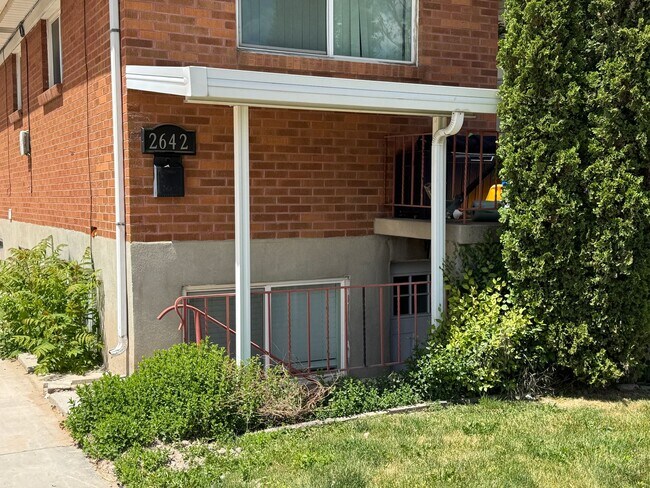 Building Photo - 2642-2642 S 800 E