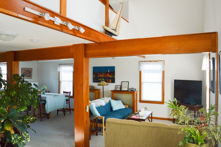 Building Photo - 18 Brooks Ave