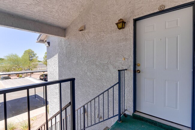 Building Photo - 1607 Justin Ct