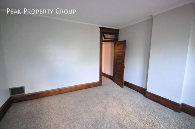 Building Photo - 1230 Indianola Ave