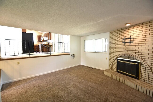 Building Photo - Spacious 2BR/2BA with Fenced Yard in Boulder