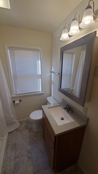 Building Photo - 902 S Brooks St