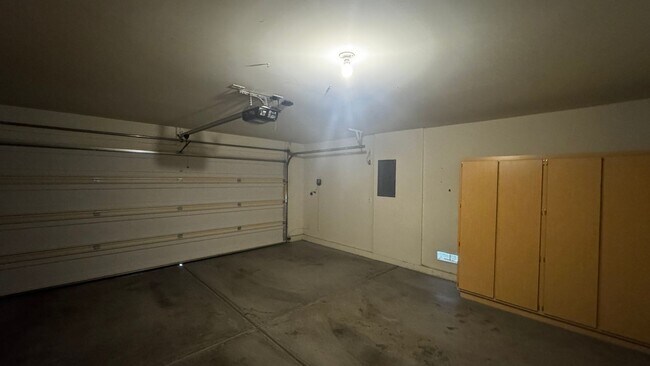 Building Photo - SW Single Story ONLY $1998