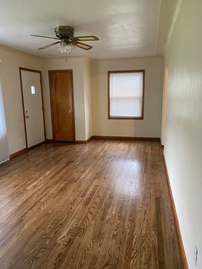 Building Photo - 343 Beverly Hills Dr