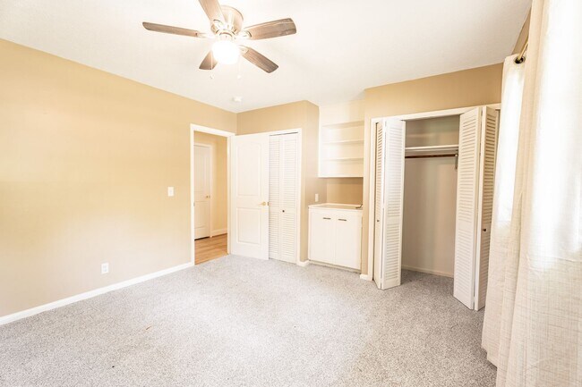 Building Photo - 607 3rd St Ext