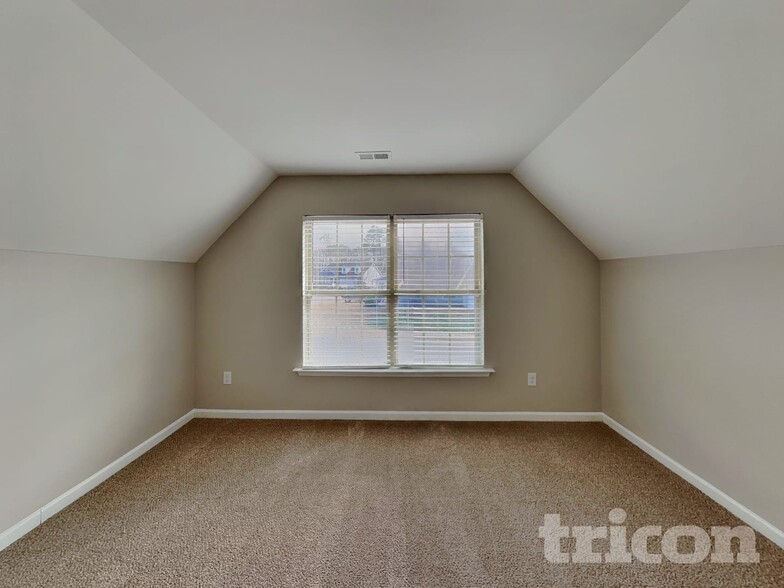 Building Photo - 978 Lakemont Dr