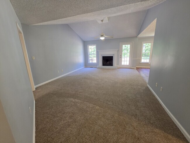 Building Photo - 105 Bloomingfield Pl