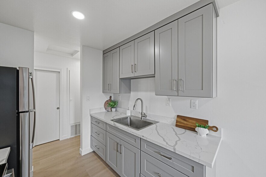 Building Photo - 1731 Ross Cir