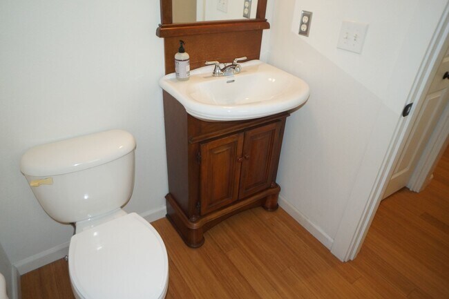 Building Photo - Spectacular SW Liar Hill 3 bedroom Townhouse