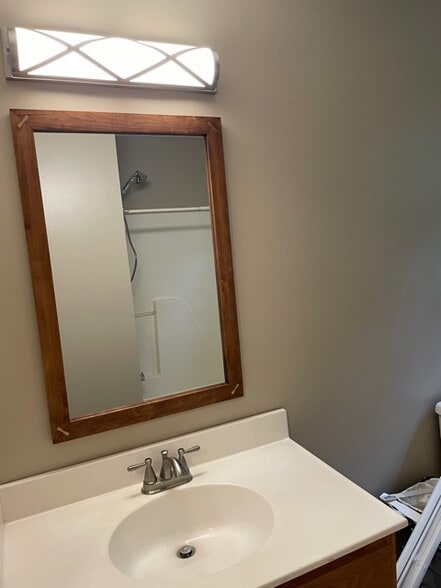 Main Bathroom - 433 Ridgefield Ave