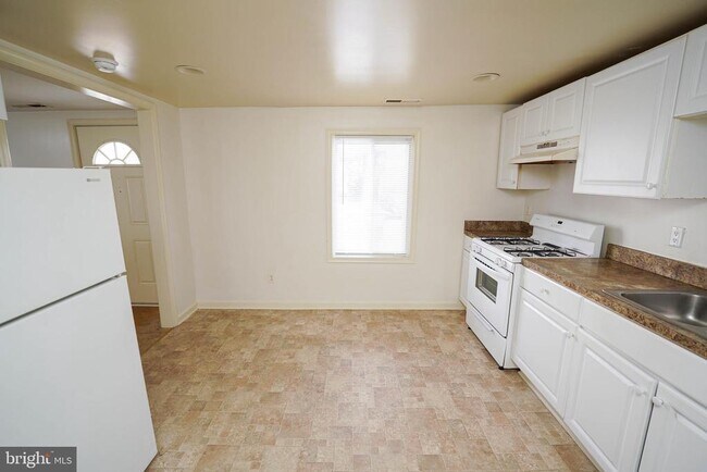 Building Photo - 401 Newton Terrace