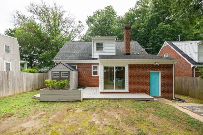 Building Photo - Beautiful 4 Bedroom Home off Of Cutshaw Ave! ***Available Early August 2026***