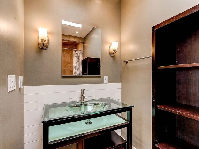 Building Photo - Charming Cheesman Park Duplex | 2 Bed / 2 Bath | Large Yard + Deck