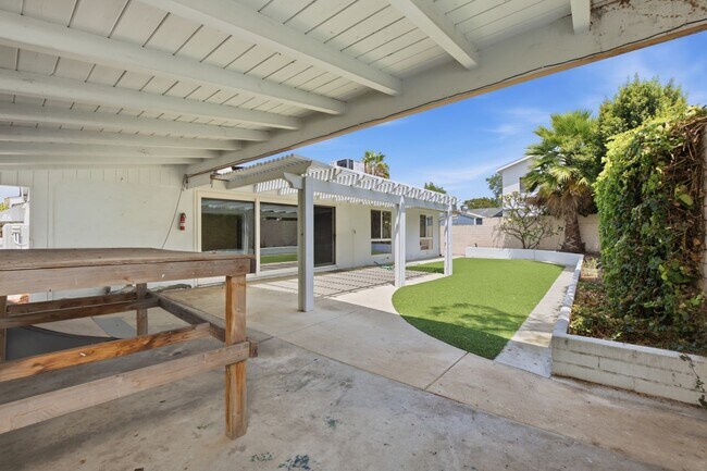 Building Photo - 5231 Remington Rd