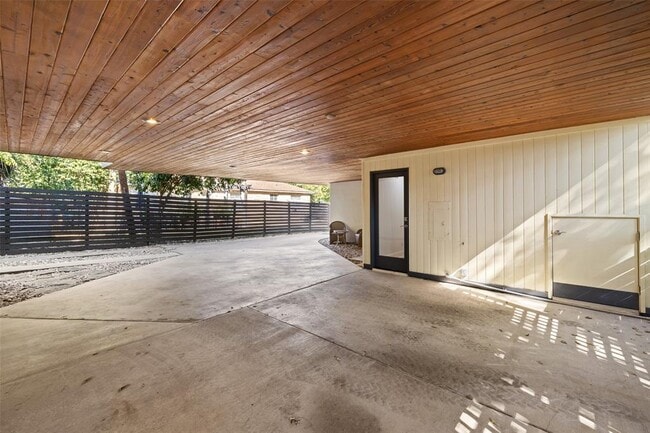 Building Photo - 2410 Sharon Ln