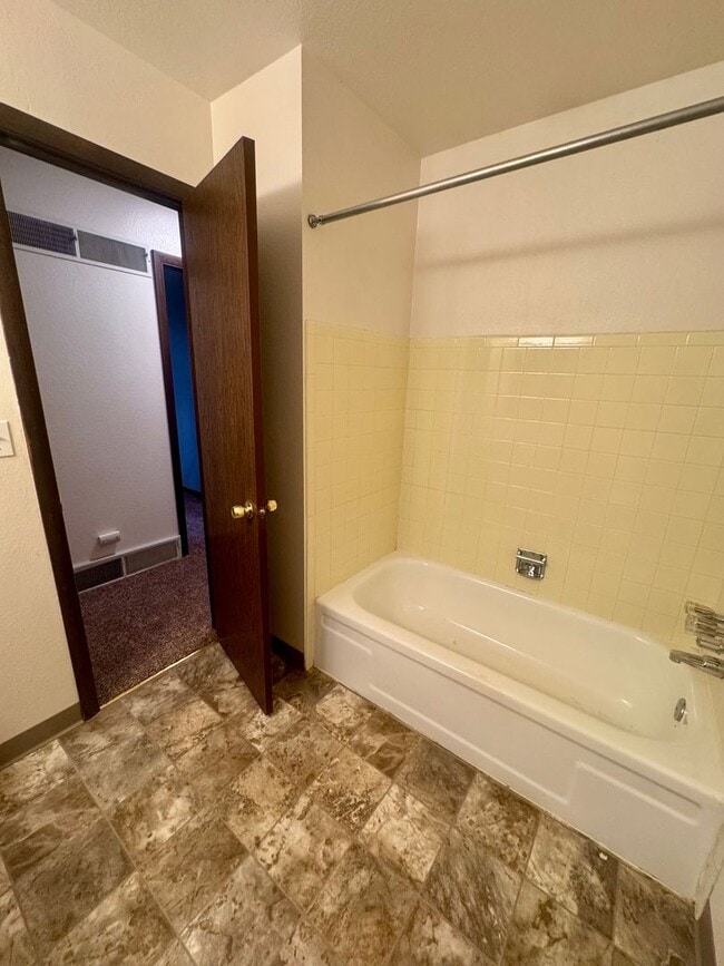 Building Photo - Vista Grande Terrace/4 Bedroom Home