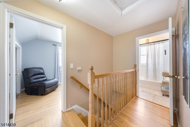 Building Photo - 529 Ainsworth St