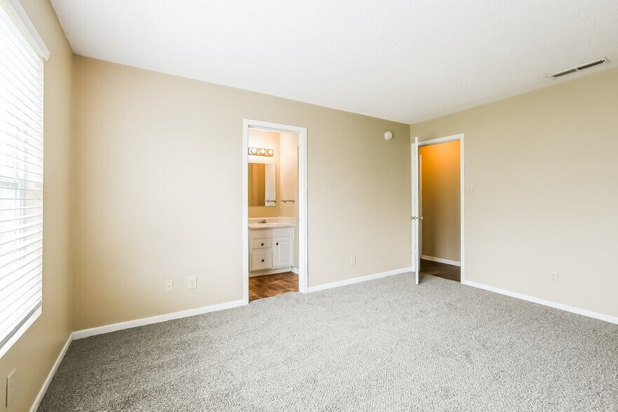 Building Photo - 8607 Bluff Point Dr