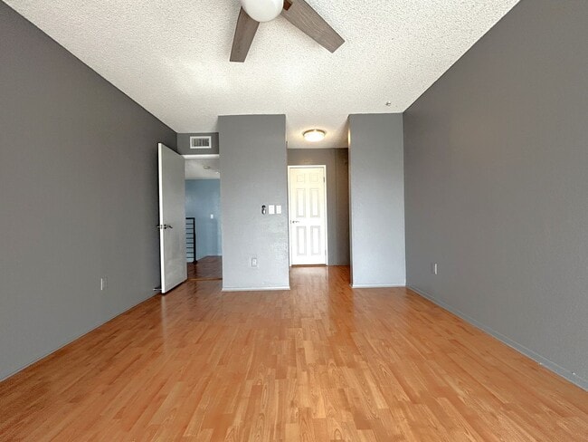 Building Photo - 1924 Hawaii St