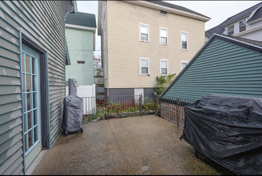 Primary Photo - 331 E High St