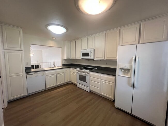 Building Photo - ***$1000 off of 1st months rent*** Condo N...