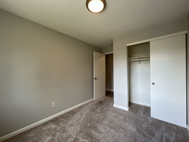 Building Photo - Spacious Milwaukie Home with Bonus Room, Large Fenced Yard and Shed/Workshop