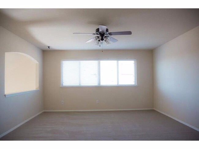 Building Photo - 4 bed 2.5 bath in Brookstone Community!!