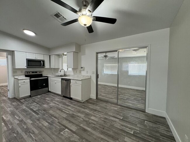 Building Photo - Apply Here: https://realty480pm.appfolio.c...