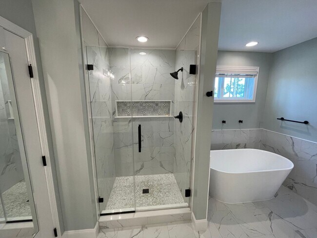 Building Photo - Stunning 5 Bed 3 Bath Home in Anderson Creek Club