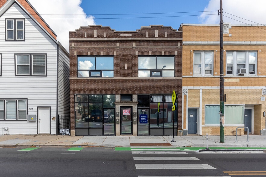 Building Photo - 3716 W Belmont Ave