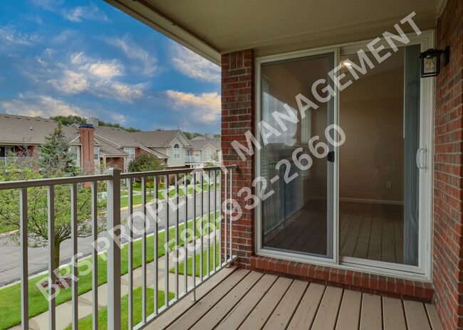 Building Photo - Clinton Township 2 bedroom 2 bath Condo