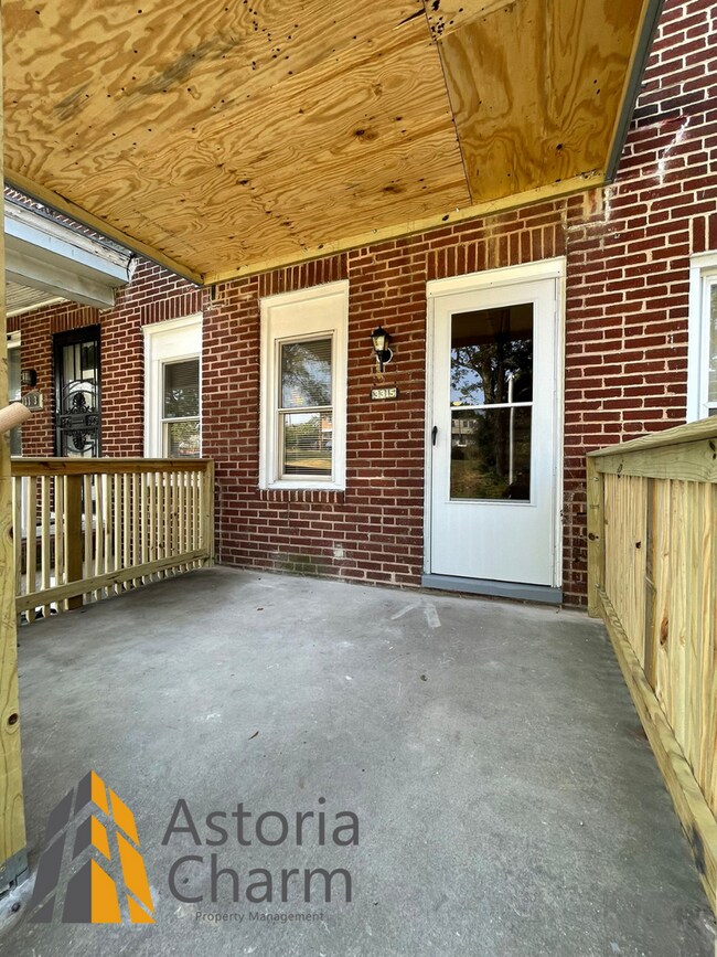 Building Photo - 2 Bedroom + Den with Finished Basement & Fenced Yard