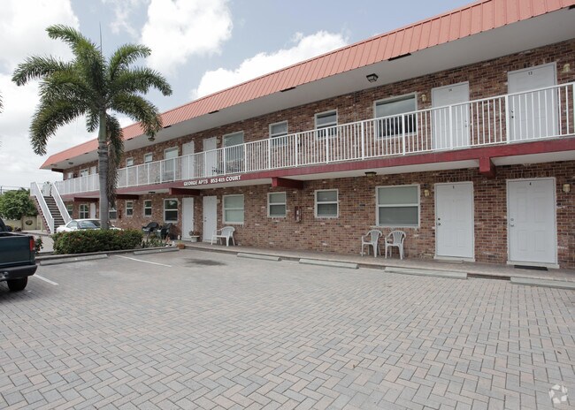 Building Photo - 853 SE 4th Ct