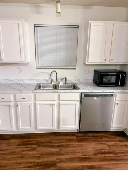 Building Photo - 5727 Windfall Ln