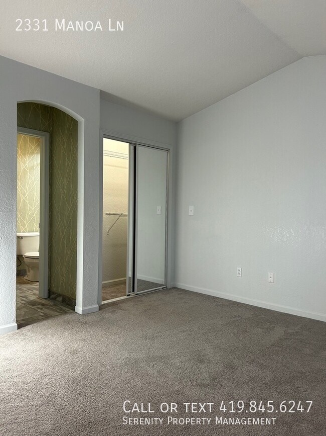 Building Photo - 2331 Manoa Ln N