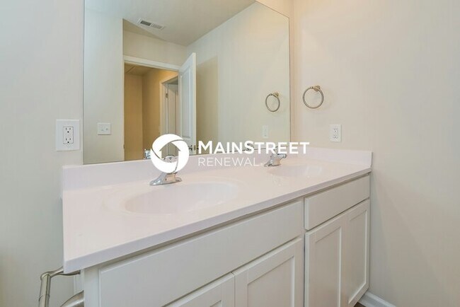 Building Photo - 4 Bedroom Pet-Friendly Home in KNOXVILLE, ...