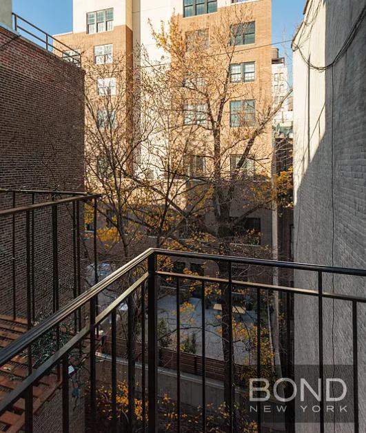 Building Photo - 221 Mott St