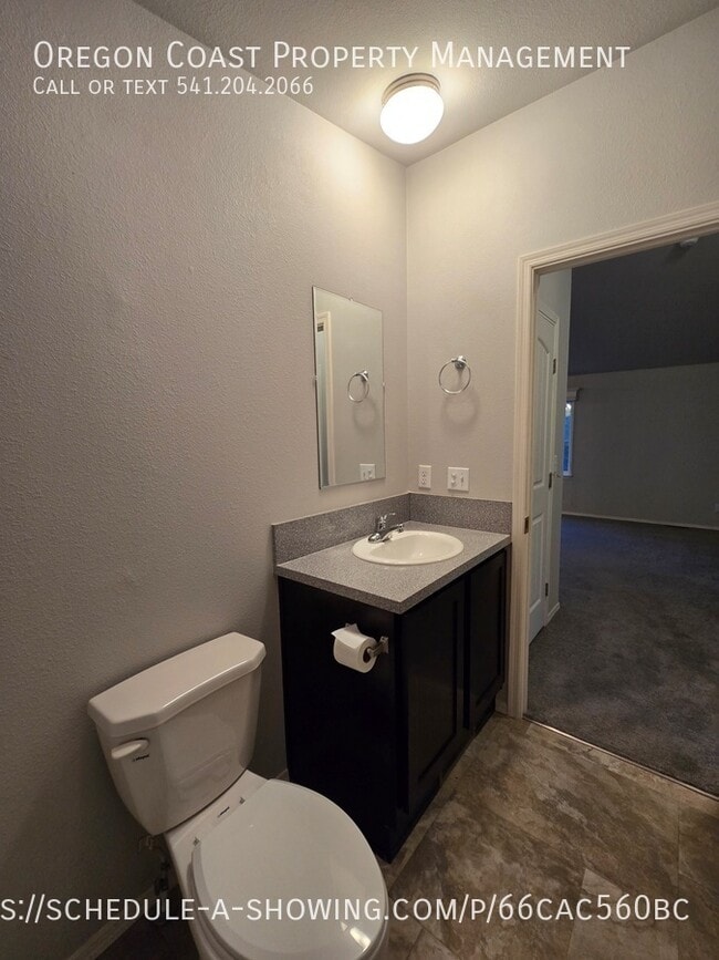 Building Photo - 15 N Hillside Dr