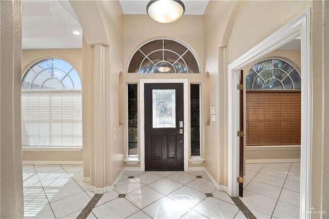 Building Photo - 23 Ora St