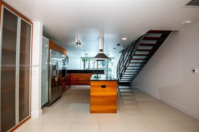 Building Photo - 2950 NE 188th St