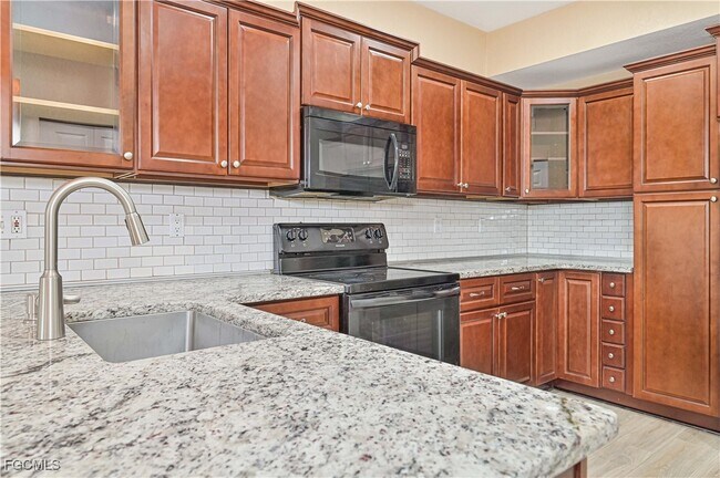 Building Photo - 6361 Aragon Way