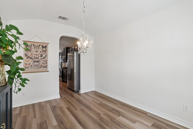 Building Photo - "Charming 3-Bedroom Haven with Granite Elegance in San Antonio!"