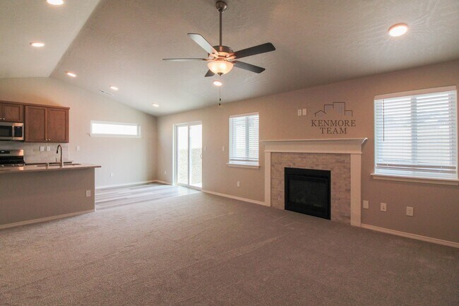 Building Photo - 3 Bedroom, 2 Bath Home in Kennewick