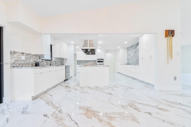 Building Photo - 15420 SW 212th Ave