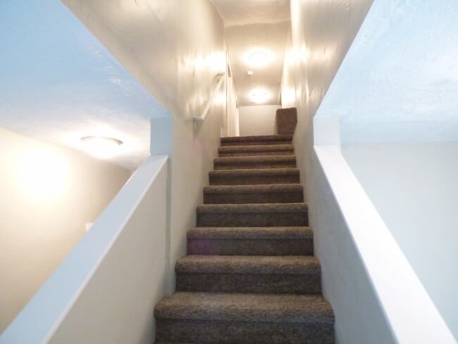 Building Photo - 4 Bd 1 Ba Upgrades Through Out in Murray