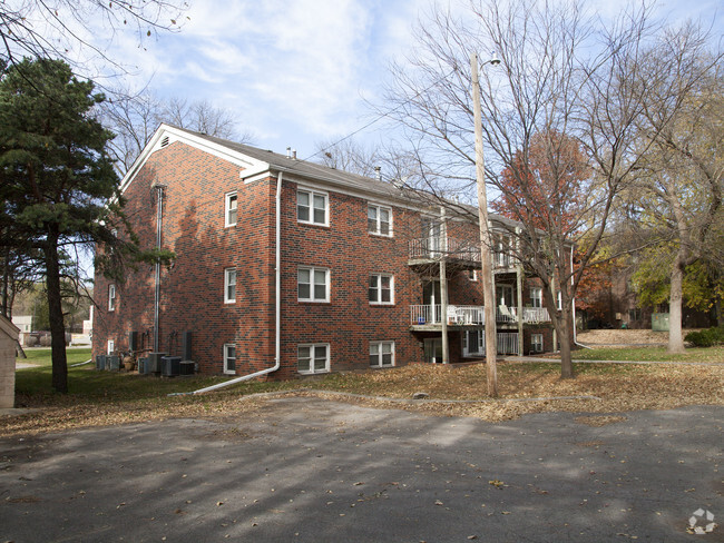 1225 66th Street Apartments - Windsor Apartments