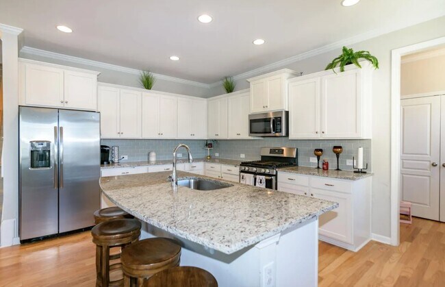 Building Photo - 1106 Bromby Ave